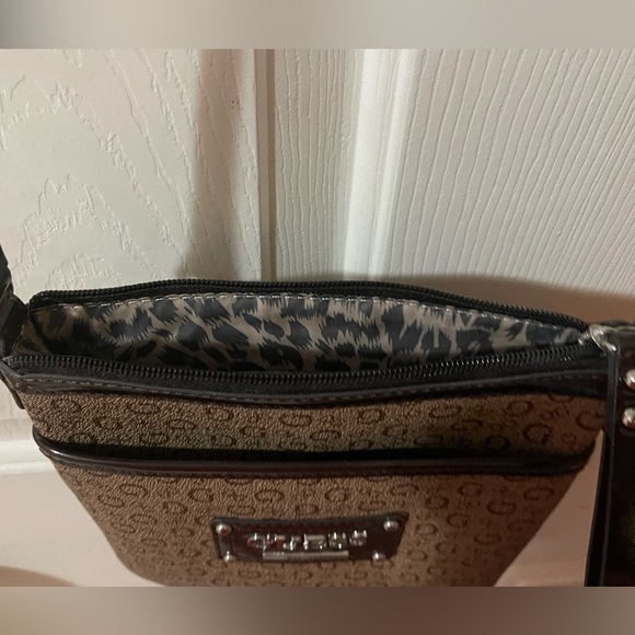 Brown guess crossbody bag - Picture 2 of 2